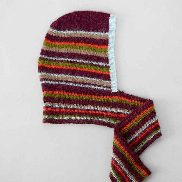 2507 - 11a Snuggle Hood monochrome or 11b striped - Sandnes Garn