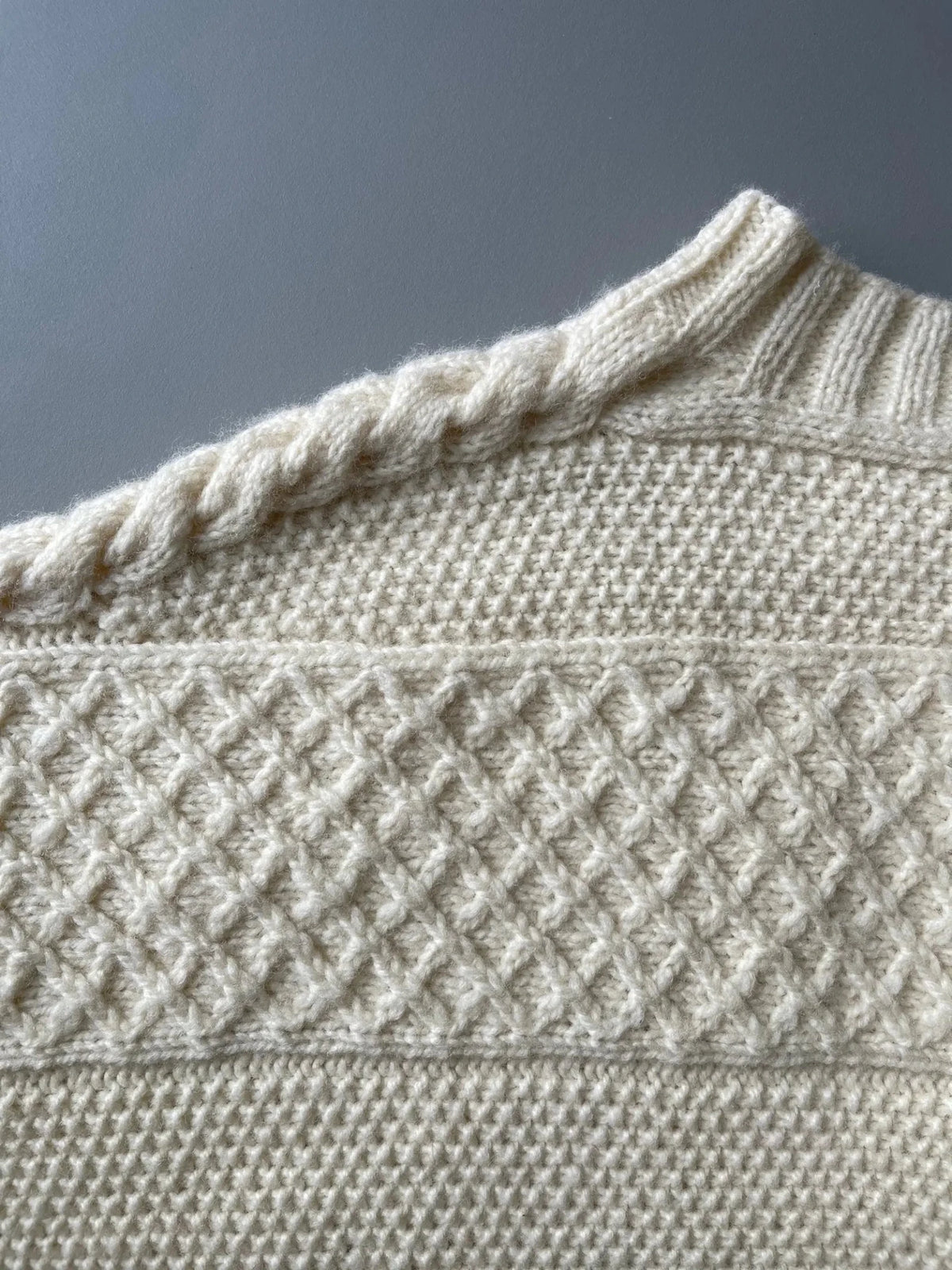 Taille 1 : 14 pelotes 001 - Natur 440 - 1 Haraboji Cardigan - Modèle & laine Fivel de Rauma - Rauma