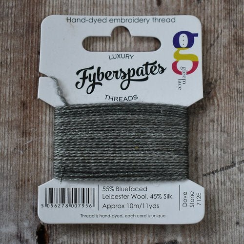 712E Dove Stone Fil à broder Gleem - Fyberspates