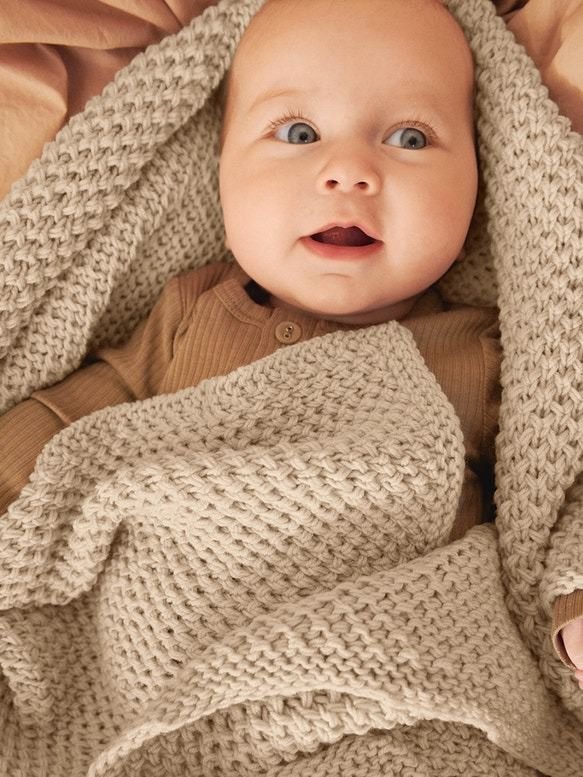 2406 - 06 Bee Blanket - Sandnes Garn