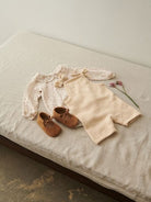 2505 - 2a & b Bunny Shorts baby - Sandnes Garn