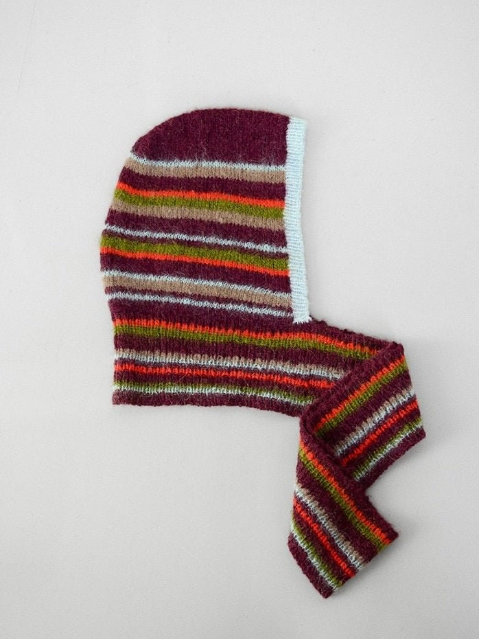 2507 - 11a Snuggle Hood monochrome or 11b striped - Sandnes Garn