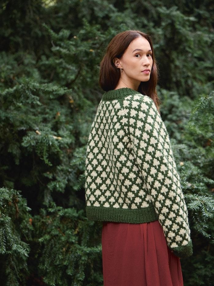 2511 - 2 Christmas Tree Sweater - Sandnes Garn