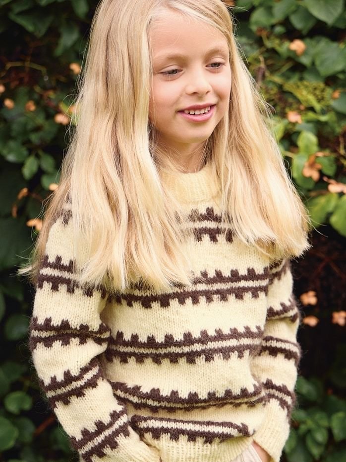 2513 - 3a 3 b Ridge Sweater Junior - Sandnes Garn