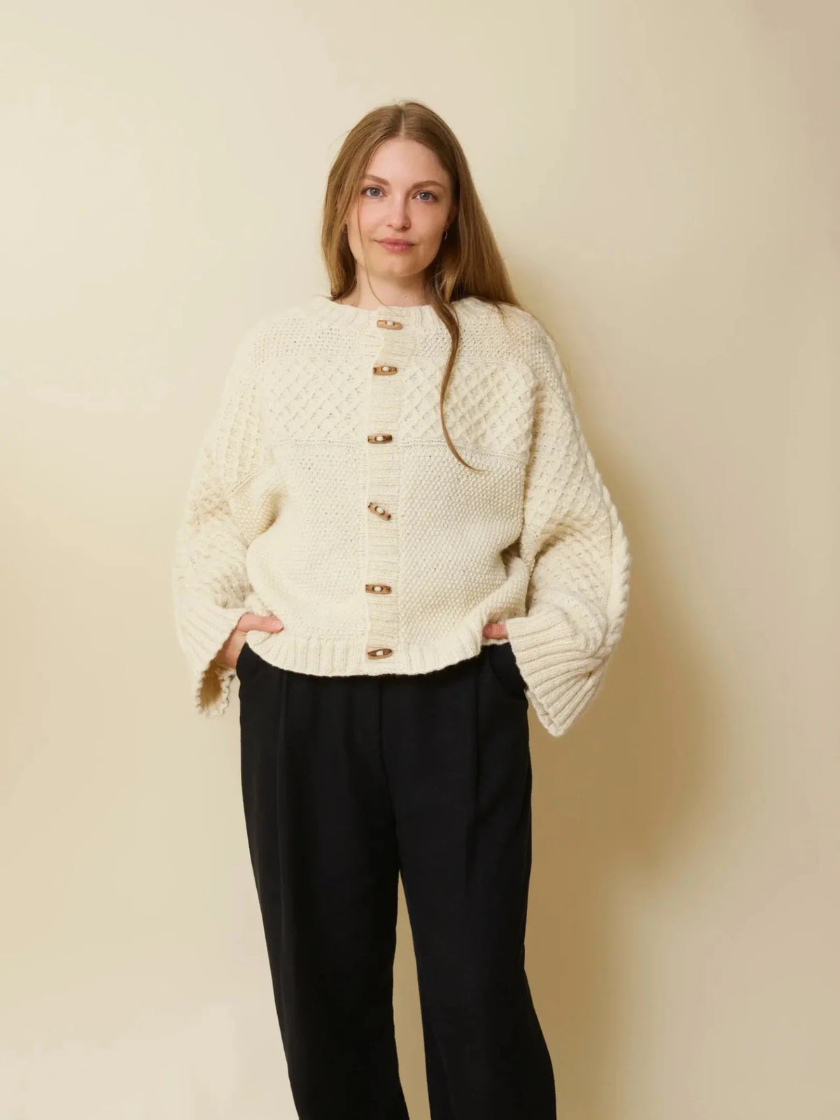 Taille 1 : 14 pelotes 001 - Natur 440 - 1 Haraboji Cardigan - Modèle & laine Fivel de Rauma - Rauma