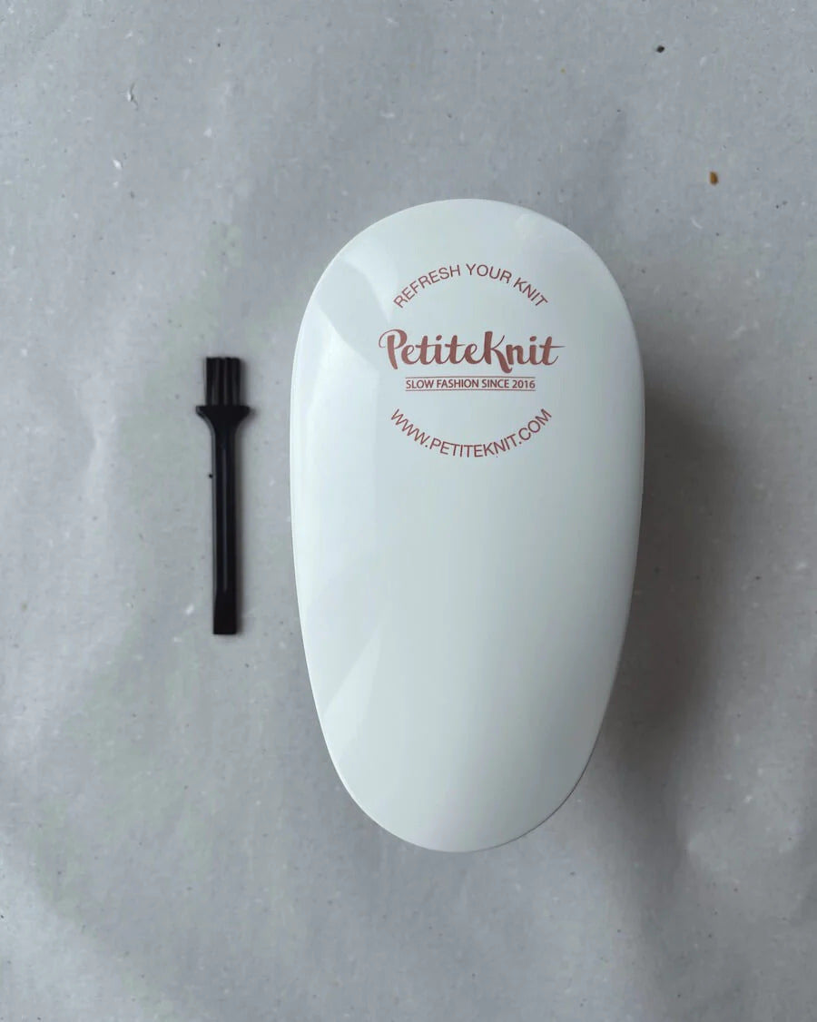 "Refresh Your Knit With PetiteKnit" - Appareil anti - peluches - Petite Knit