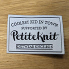 Coolest Kid in Town Etiquette en tissu PetiteKnit - Petite Knit