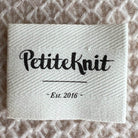 PetiteKnit - Est. 2016 Etiquette en tissu PetiteKnit - Petite Knit