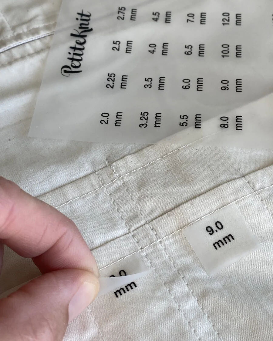 Etiquettes thermocollantes pour pochettes à aiguilles PetiteKnit - Petite Knit