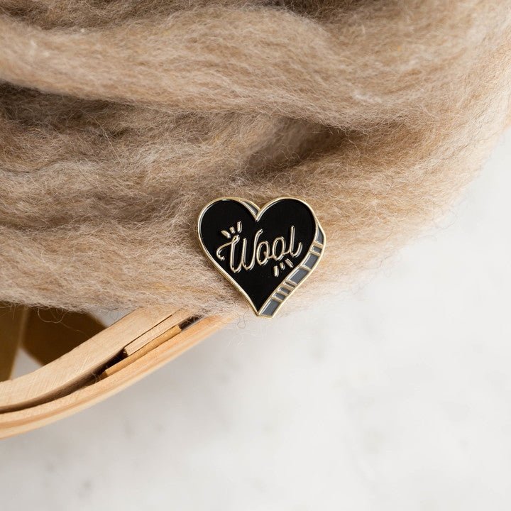 PINS COEUR WOOL NOIR - Twig & Horn